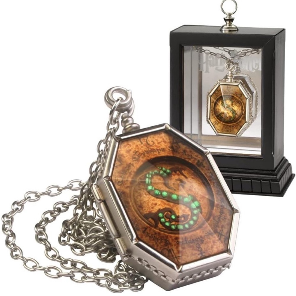 Harry Potter Horcrux Locket Necklace and Display Box